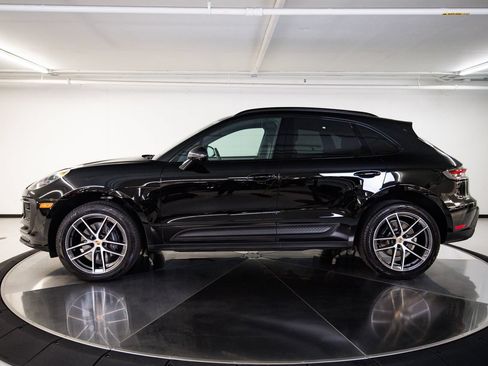 Certified 2026 Porsche Macan AWD/4WD image 2