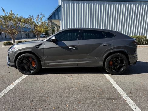 Used 2021 Lamborghini Urus Base AWD 4dr SUV image 3