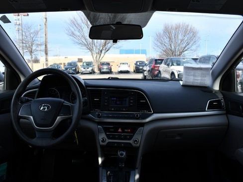 Used 2017 Hyundai Elantra SE w/ Cargo Package image 14