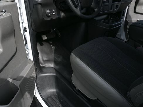 Used 2024 GMC Savana 2500 w/ Driver Convenience Package RWD image 7