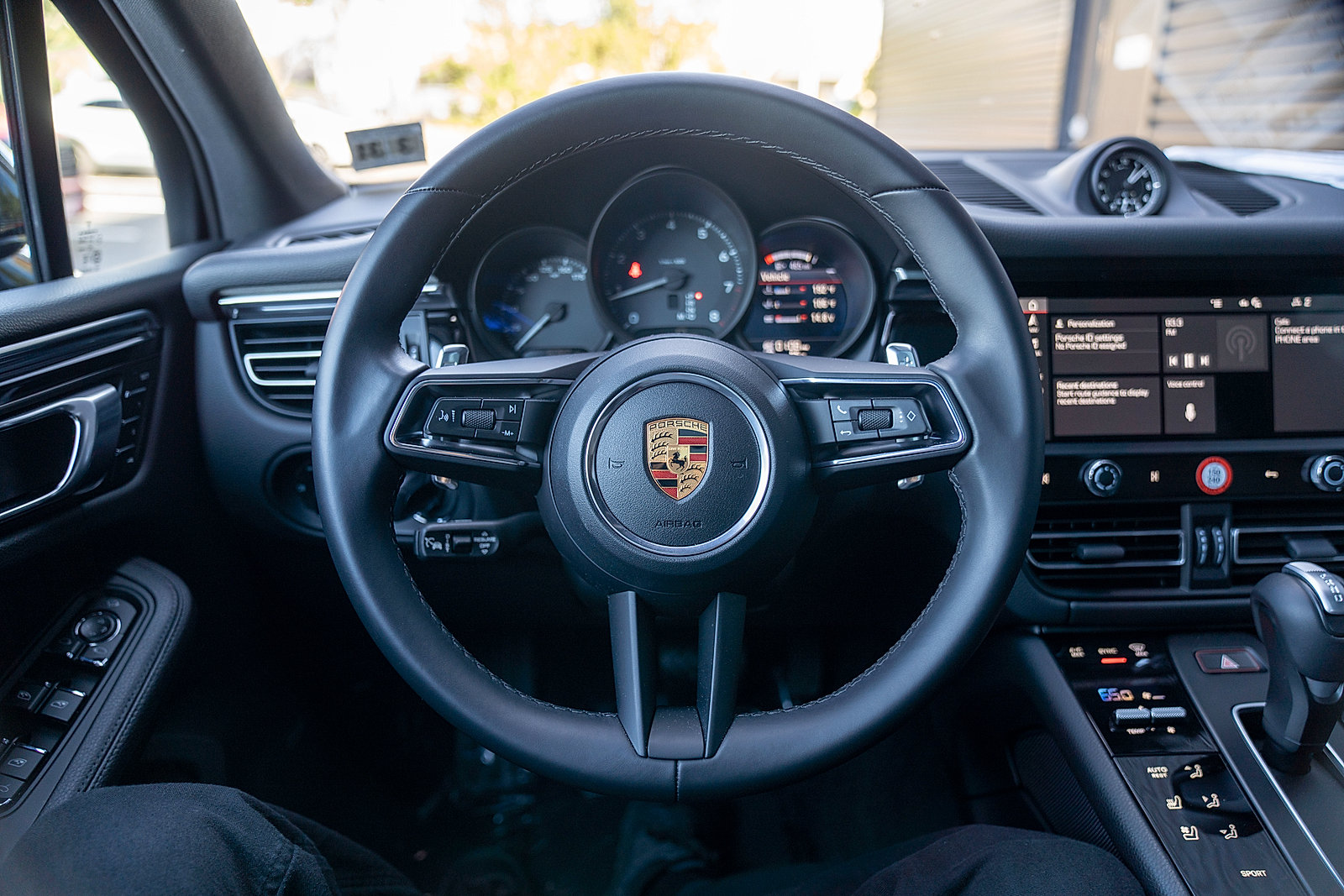 Certified 2026 Porsche Macan AWD/4WD image 6