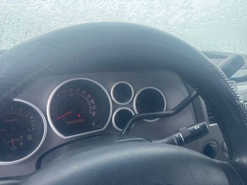 Used 2011 Toyota Tundra 4x4 CrewMax w/ Tow Pkg image 8