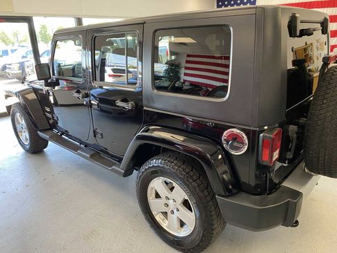 Used 2009 Jeep Wrangler Unlimited Sahara w/ Dual Top Group image 7