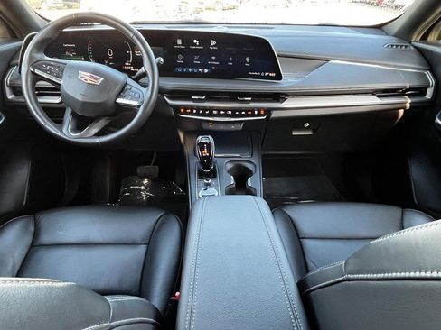 Used 2024 Cadillac XT4 Premium Luxury image 10