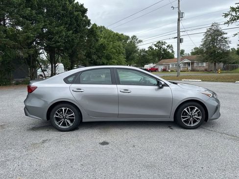 Used 2023 Kia Forte LXS FWD image 4