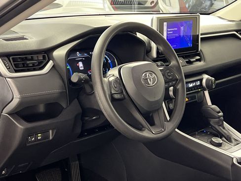 Used 2025 Toyota RAV4 XLE AWD/4WD image 17