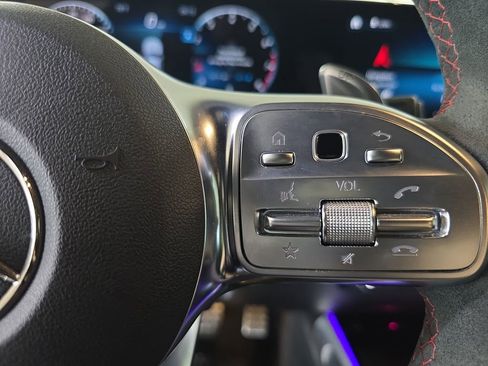 Used 2023 Mercedes-Benz GLB 35 AMG 4MATIC image 21