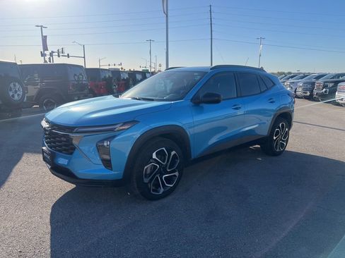 Used 2025 Chevrolet Trax RS w/ Sunroof Package image 7