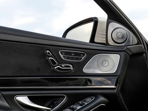 Used 2019 Mercedes-Benz S 560e w/ AMG Line Exterior image 49