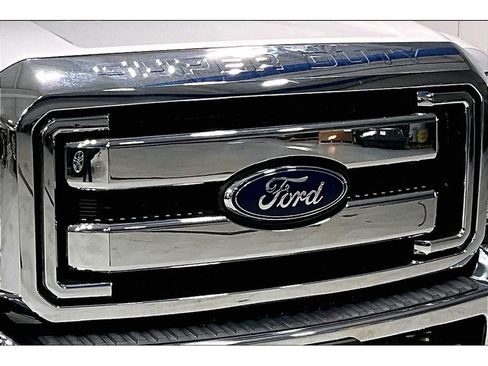 Used 2015 Ford F250 Lariat w/ Chrome Package image 30