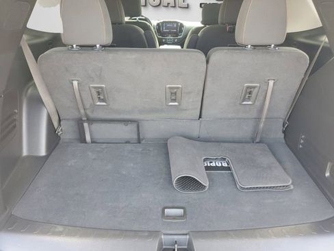 Used 2021 Chevrolet Traverse LT image 11