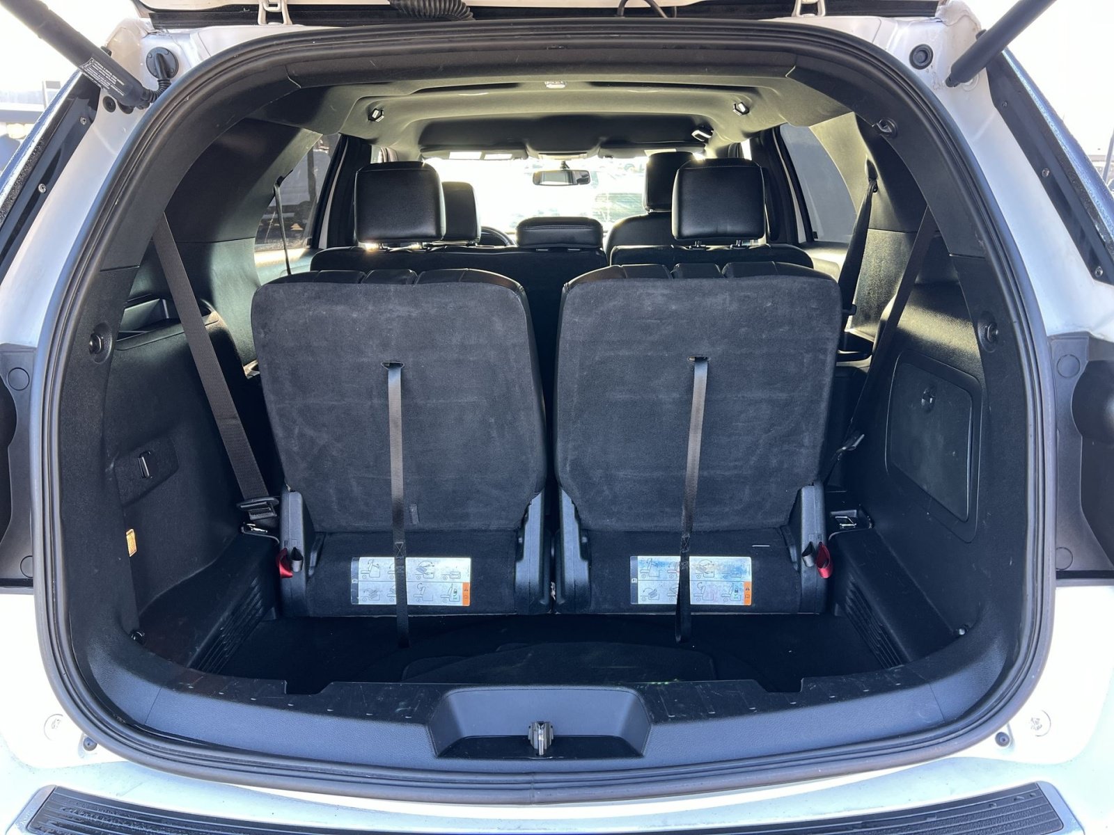 Used 2018 Ford Explorer XLT w/ Equipment Group 202A AWD/4WD image 33