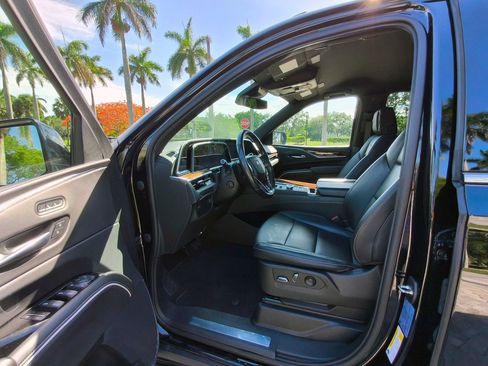 Used 2022 Cadillac Escalade ESV Luxury RWD image 21