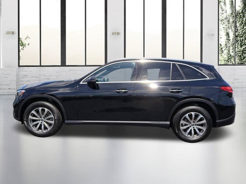 Used 2025 Mercedes-Benz GLC 300 4MATIC w/ Driver Assistance Package image 2