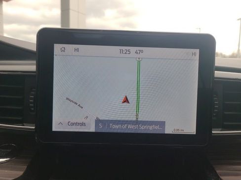 Used 2022 Ford Explorer Limited w/ Equipment Group 301A image 29