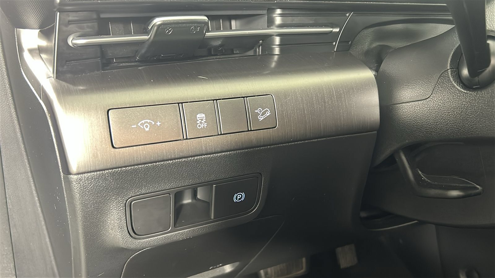 Used 2025 Hyundai Kona SEL FWD image 23
