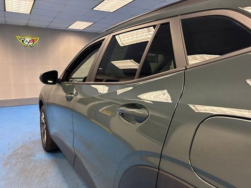Certified 2025 Chevrolet Trax LT FWD image 17