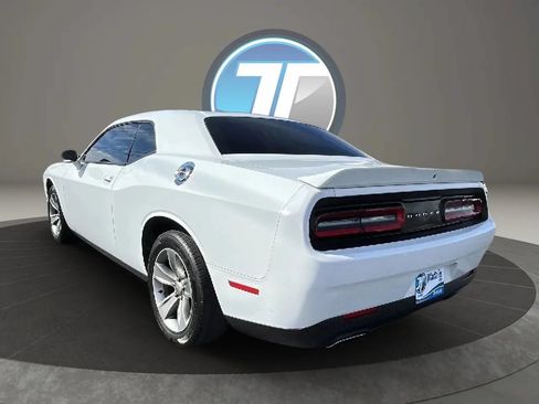 Used 2019 Dodge Challenger SXT w/ Driver Convenience Group RWD image 8