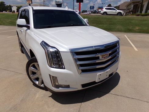 Used 2016 Cadillac Escalade Luxury AWD/4WD image 10
