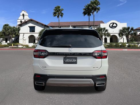 Used 2025 Honda Pilot Elite image 3