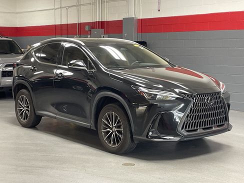 Used 2024 Lexus NX 250 FWD image 2