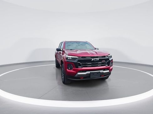 Used 2024 Chevrolet Colorado Z71 w/ Z71 Convenience Package 2 AWD/4WD image 3