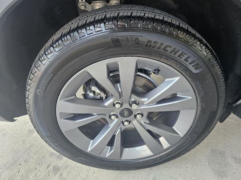 Used 2022 Ford Explorer XLT w/ Equipment Group 202A image 11