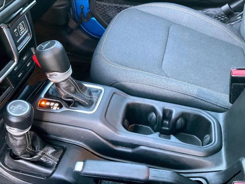 Used 2024 Jeep Gladiator Sport image 16