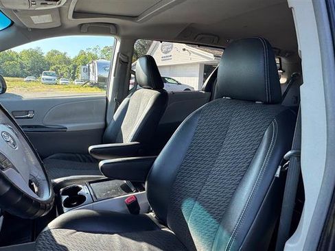Used 2011 Toyota Sienna SE w/ Preferred Pkg FWD image 38