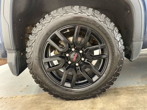 Used 2022 GMC Sierra 1500 Elevation w/ LPO, Elevation Black Package AWD/4WD image 10