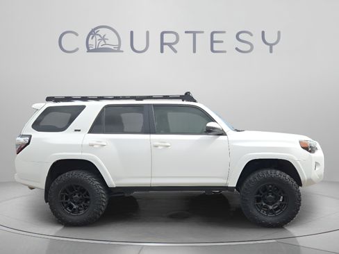 Used 2019 Toyota 4Runner SR5 AWD/4WD image 6