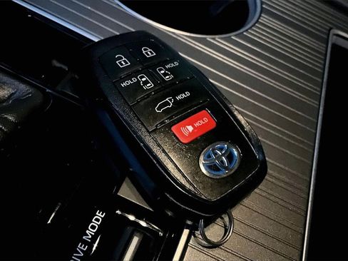 Used 2021 Toyota Sienna XSE image 36