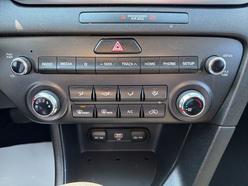 Used 2020 Kia Sportage LX image 18