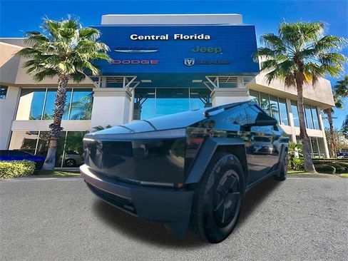 Used 2024 Tesla Cybertruck AWD Crew Cab image 9