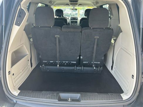 Used 2016 Dodge Grand Caravan SXT FWD image 16