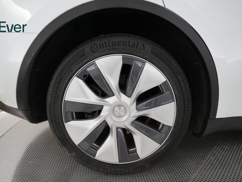 Used 2023 Tesla Model Y Long Range AWD/4WD image 9