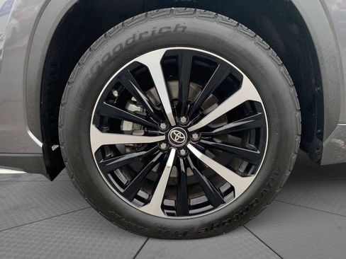 Used 2022 Toyota Highlander XSE AWD/4WD image 9