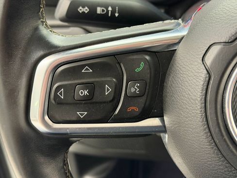Used 2018 Jeep Wrangler Unlimited Sahara AWD/4WD image 12