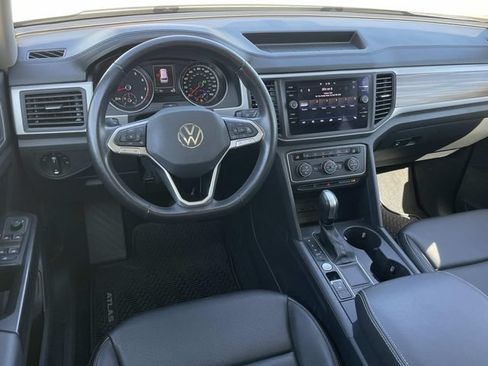 Used 2021 Volkswagen Atlas SE w/ Panoramic Sunroof Package FWD image 6