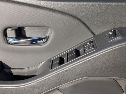 Used 2024 Nissan Frontier SV w/ SV Convenience Package image 12