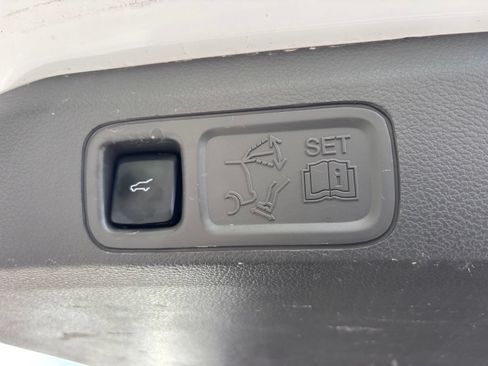 Used 2021 Ford Expedition Limited RWD image 19