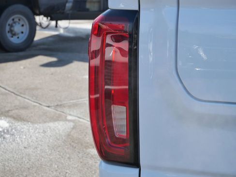 Used 2021 GMC Sierra 1500 AT4 w/ AT4 Premium Package image 9