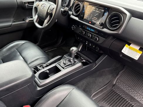 Used 2019 Toyota Tacoma TRD Sport image 14