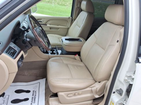 Used 2012 Cadillac Escalade ESV Luxury AWD/4WD image 26
