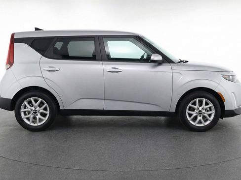Used 2025 Kia Soul LX w/ LX Technology Package FWD image 11