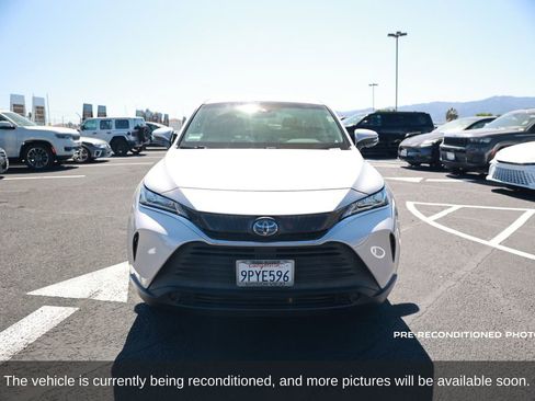 Used 2021 Toyota Venza LE w/ Carpet Mat Package (TMS) image 9