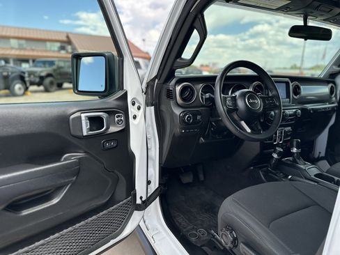 Used 2023 Jeep Wrangler Unlimited image 13