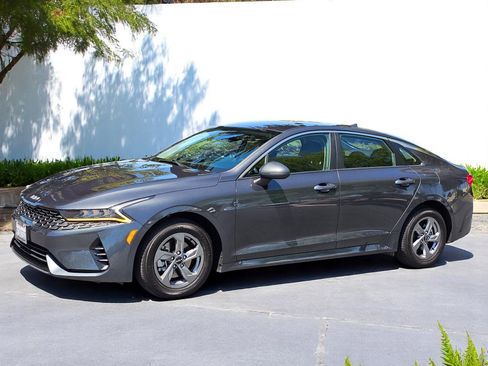 Used 2023 Kia K5 LXS image 9