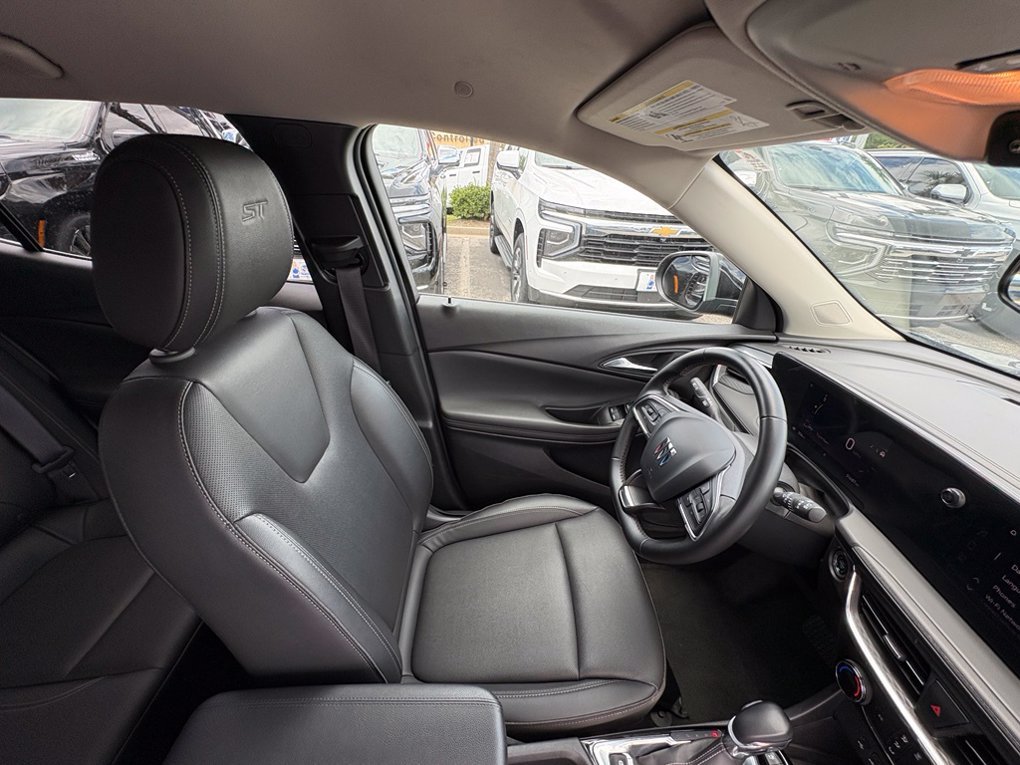 Used 2024 Buick Encore GX Sport Touring AWD/4WD image 35