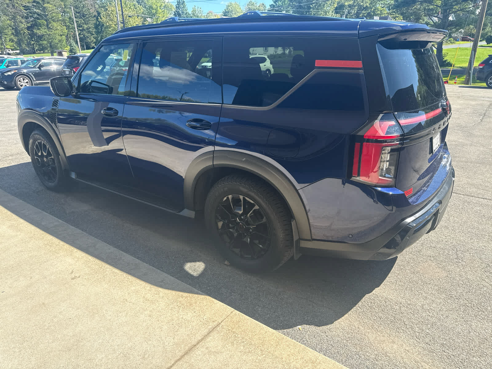 Certified 2025 Nissan Armada PRO-4X AWD/4WD image 5